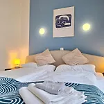 Harbour Pearl 2 And Kitchen *
